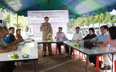 Banglamung District Chief Sakchai Taengho (center) moderates a discussion between the two disputing sides, Sun Smile Resort and Phalangzup Co. He finally decided, just lay the new water pipes and get it over with.
